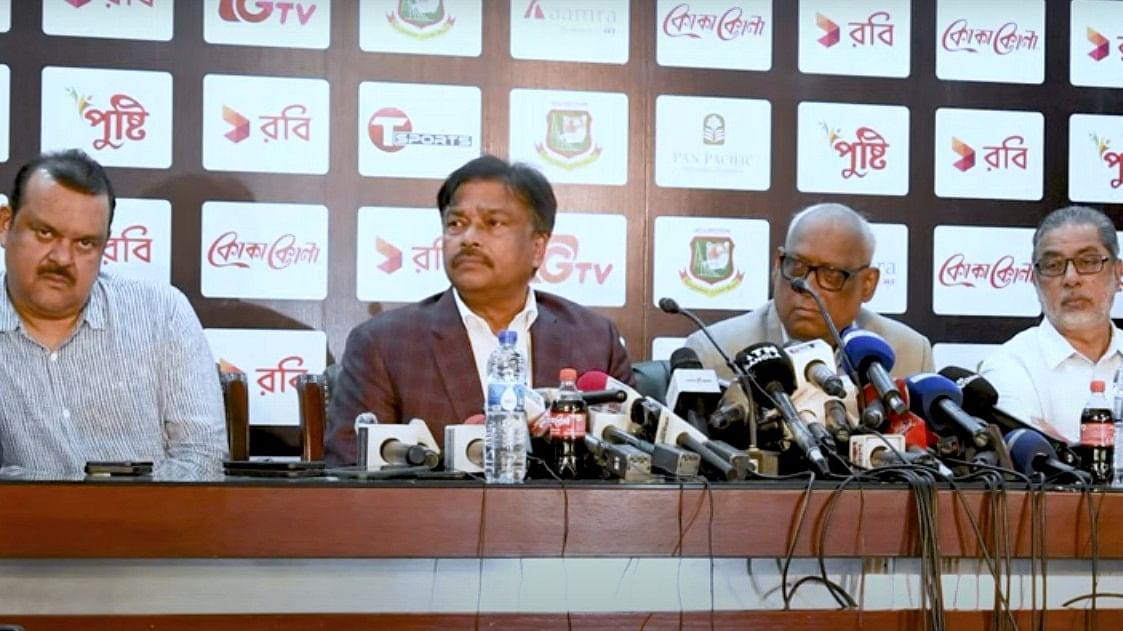 <div class="paragraphs"><p>BCB board members during a press conference.</p></div>